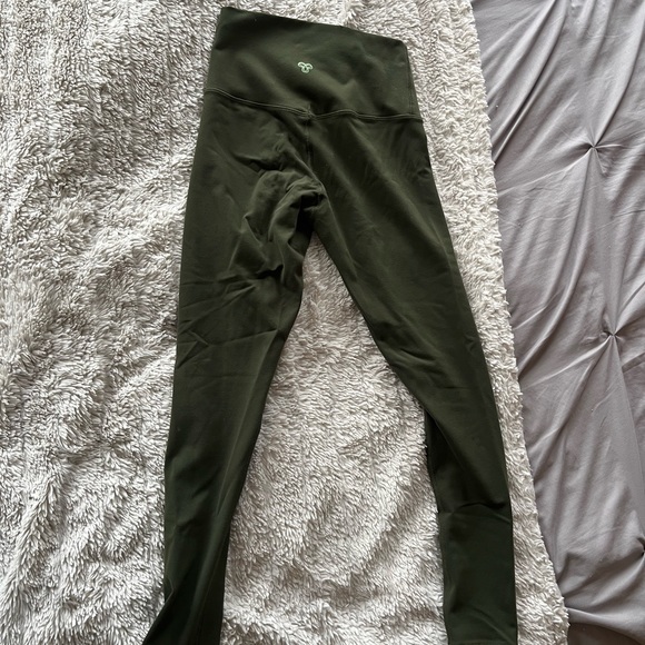 Aritzia TNA Life cheeky leggings - Picture 2 of 3